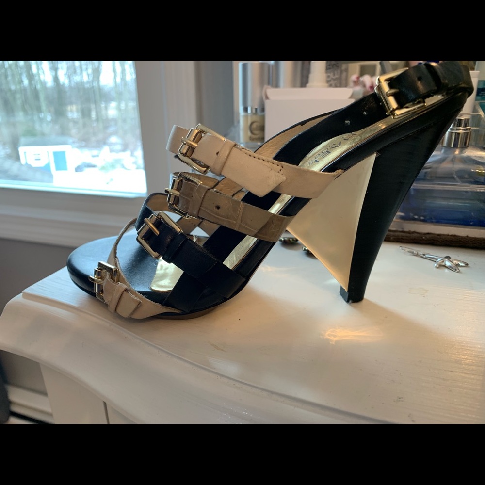 Shoes - Picture 4 of 5